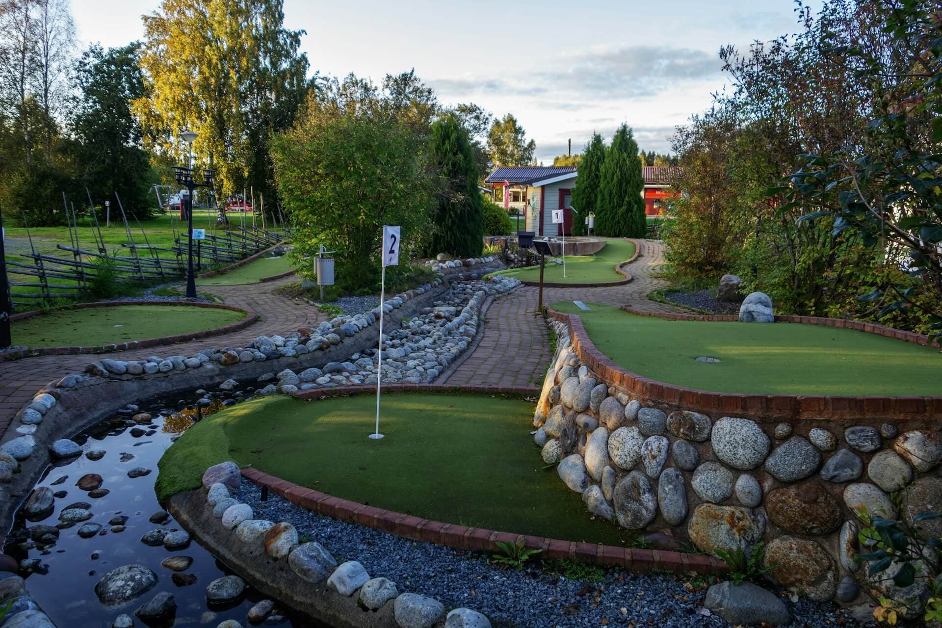Mini Golf image